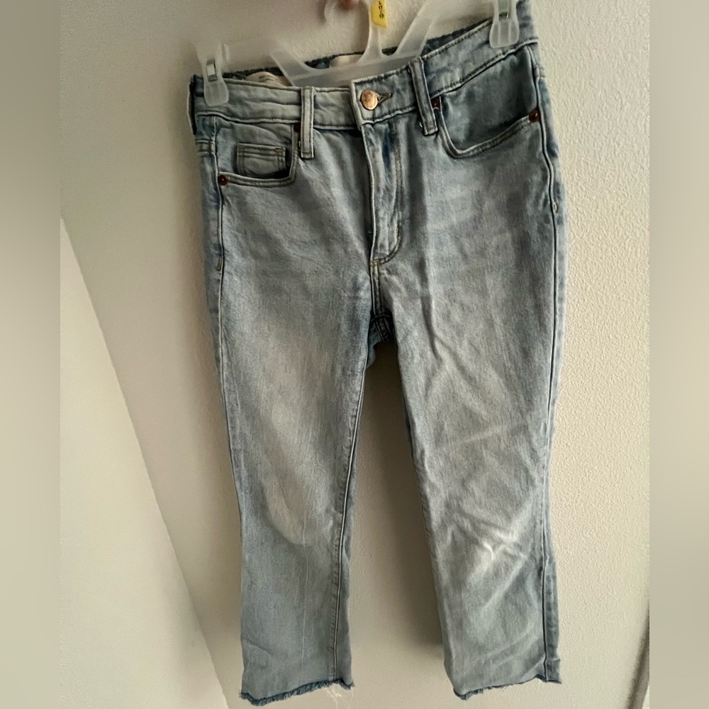 New Universal Thread Goods Co ankle bootcut jeans, light wash, size 00/24R